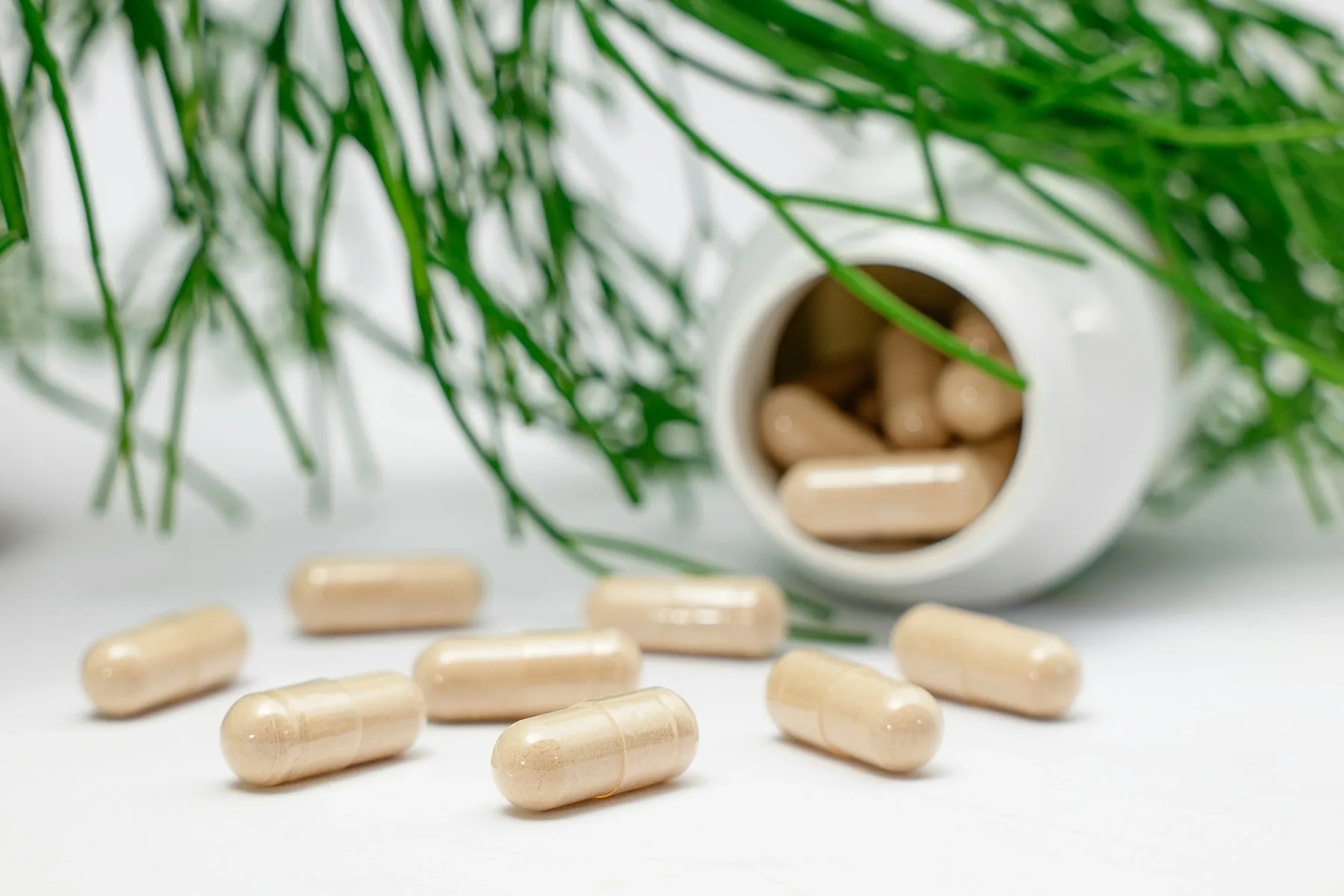 RETANOVA capsules beside an open bottle